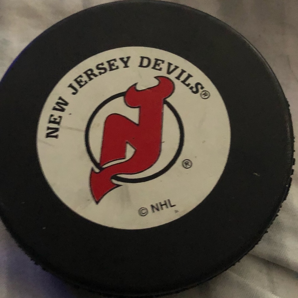 NHL Stanley Cup Champs! NJ Devils Puck rare! Used ceremonially on ice after win! - Picture 1 of 2